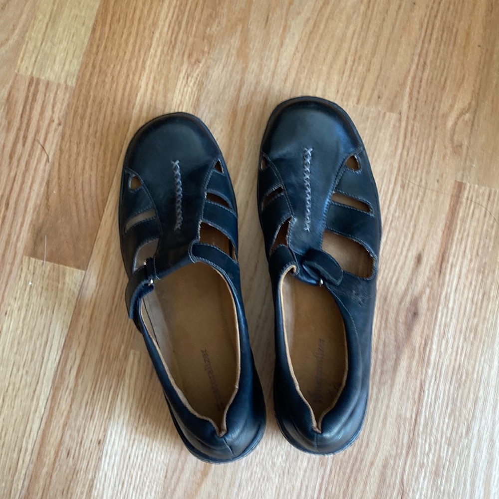 ! SALE !! Like New Black Naturalizer Shoe